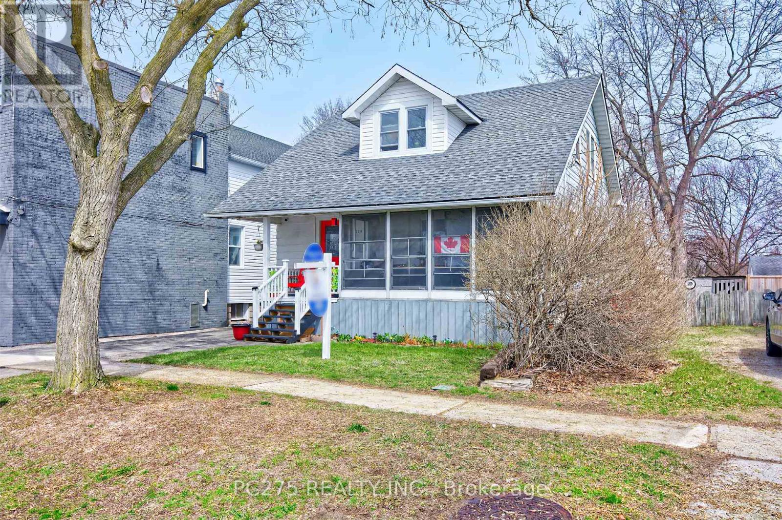 Property at 224 MAXWELL STREET image 2