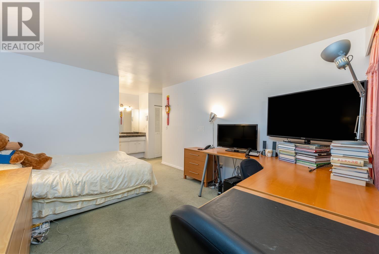 312 235 Keith Road, West Vancouver, British Columbia  V7T 1L5 - Photo 13 - R2989067