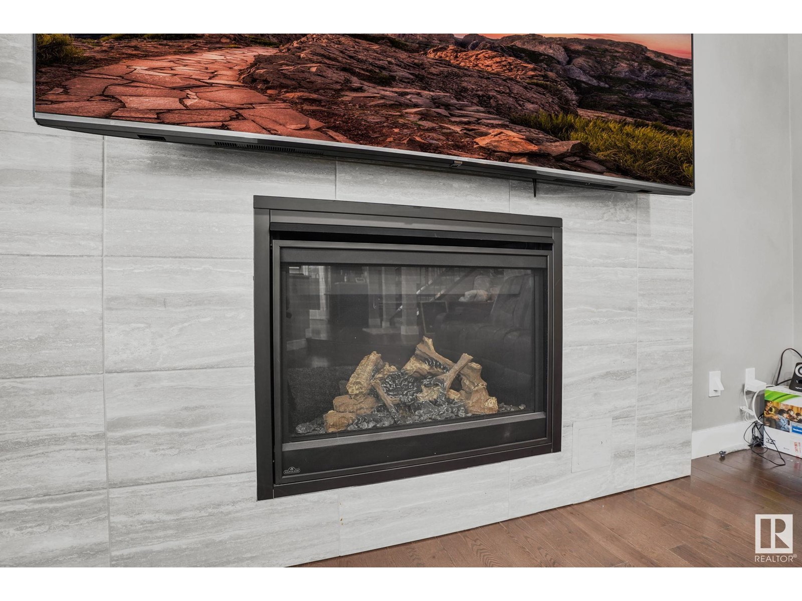 Property at 3747 30 ST NW image 3