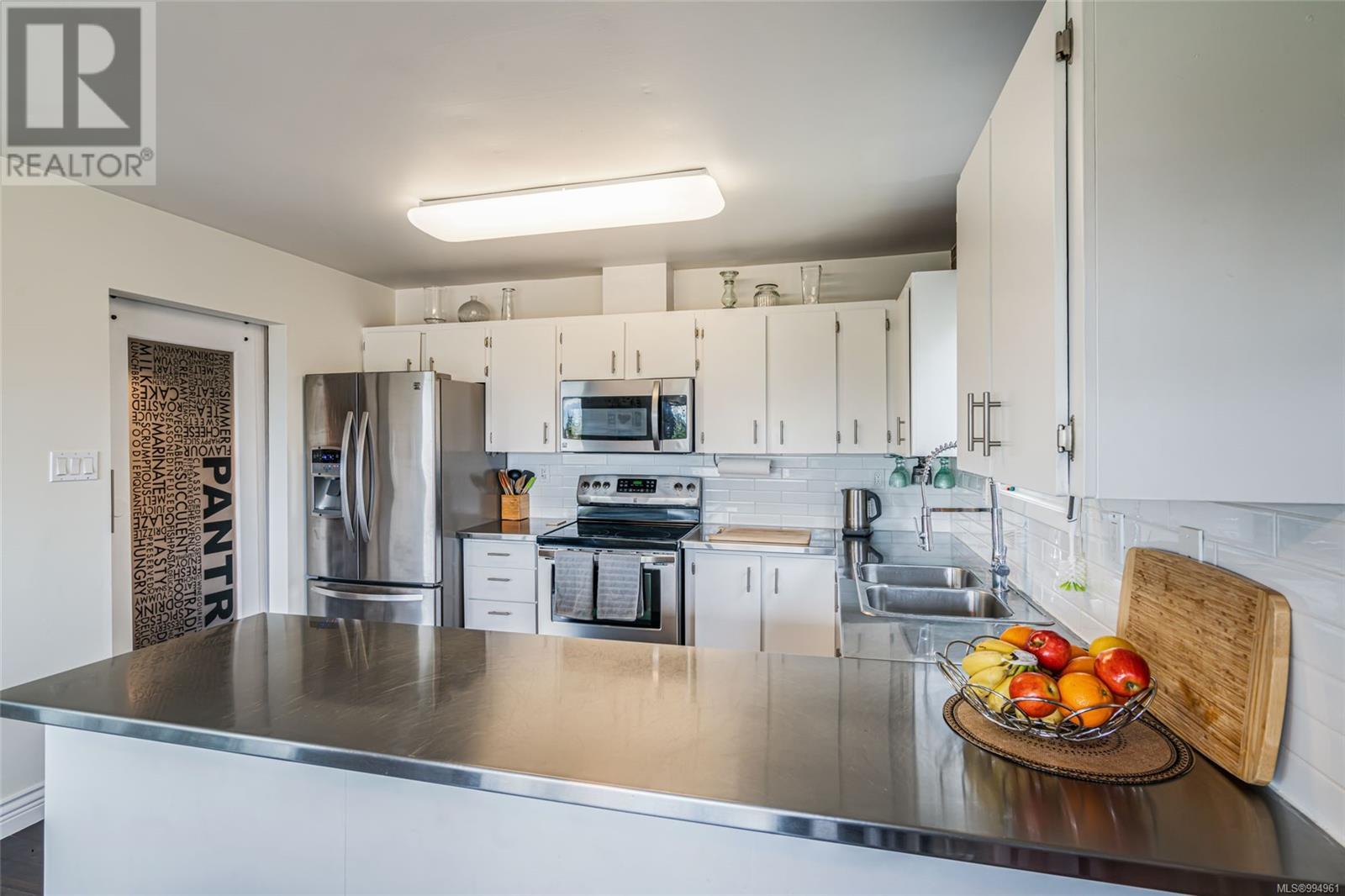 Property at 71 Riley Pl image 1
