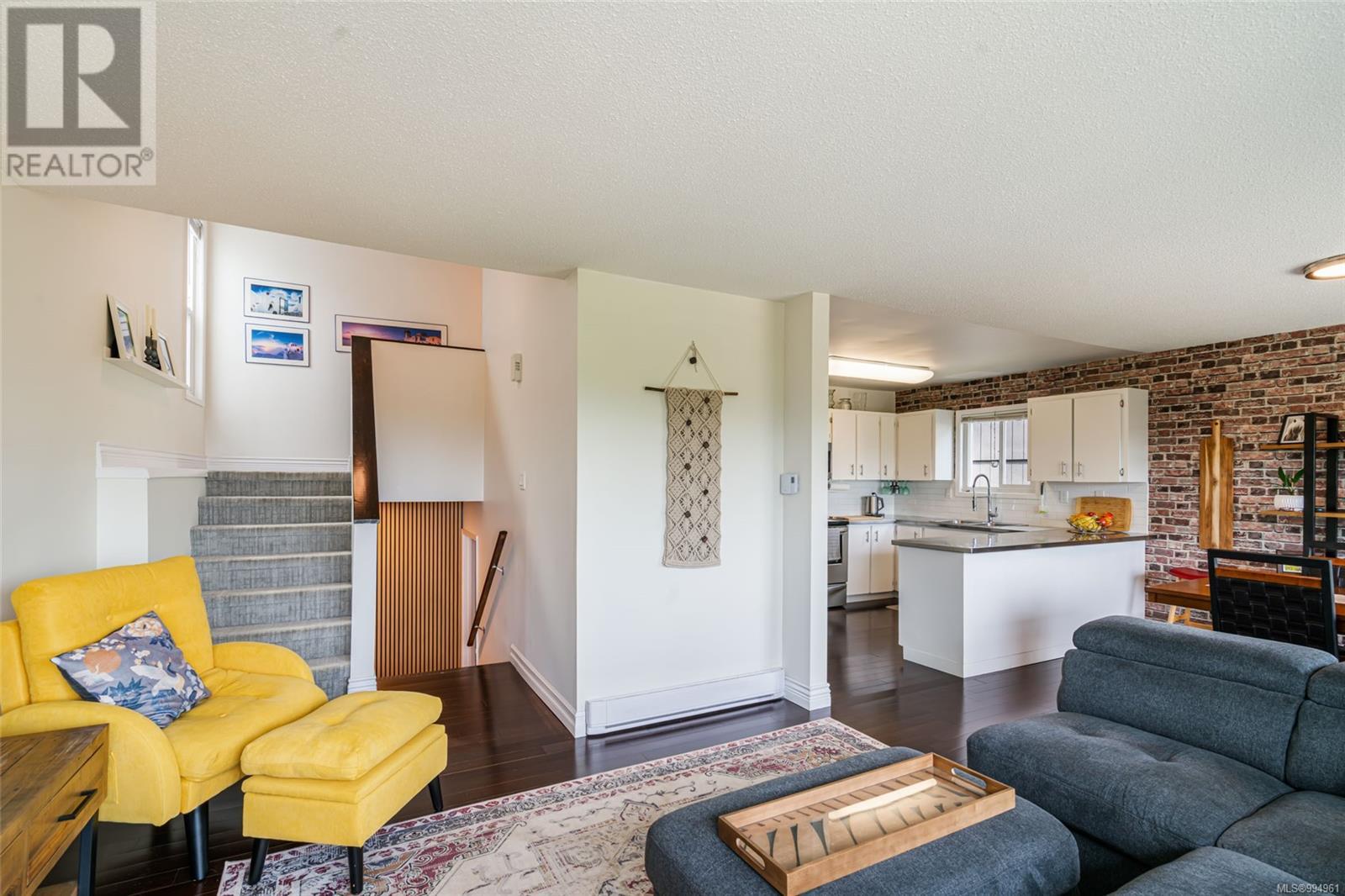 Property at 71 Riley Pl image 2
