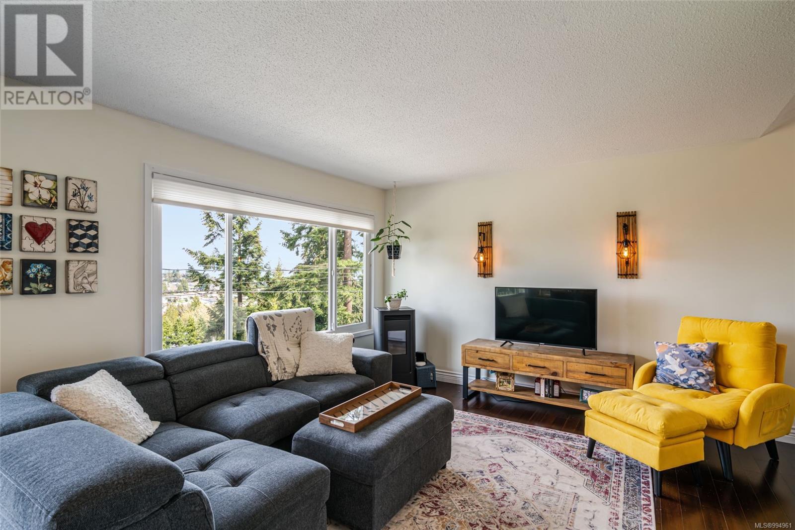 Property at 71 Riley Pl image 3