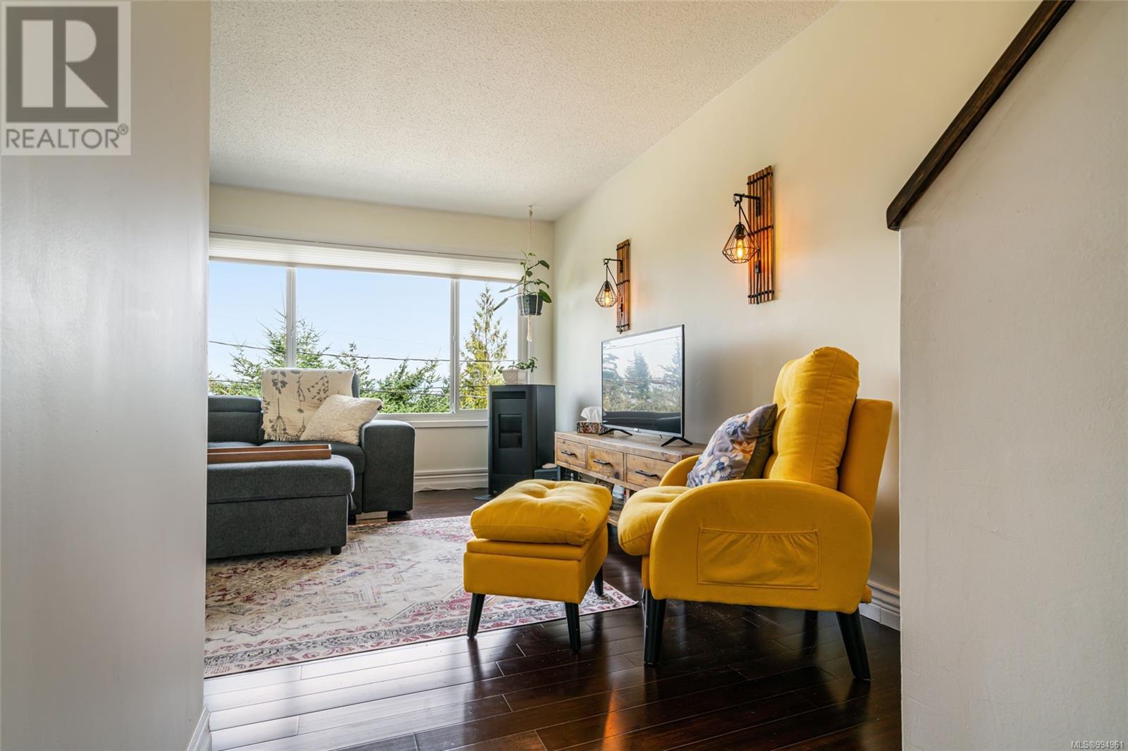 Property at 71 Riley Pl image 4