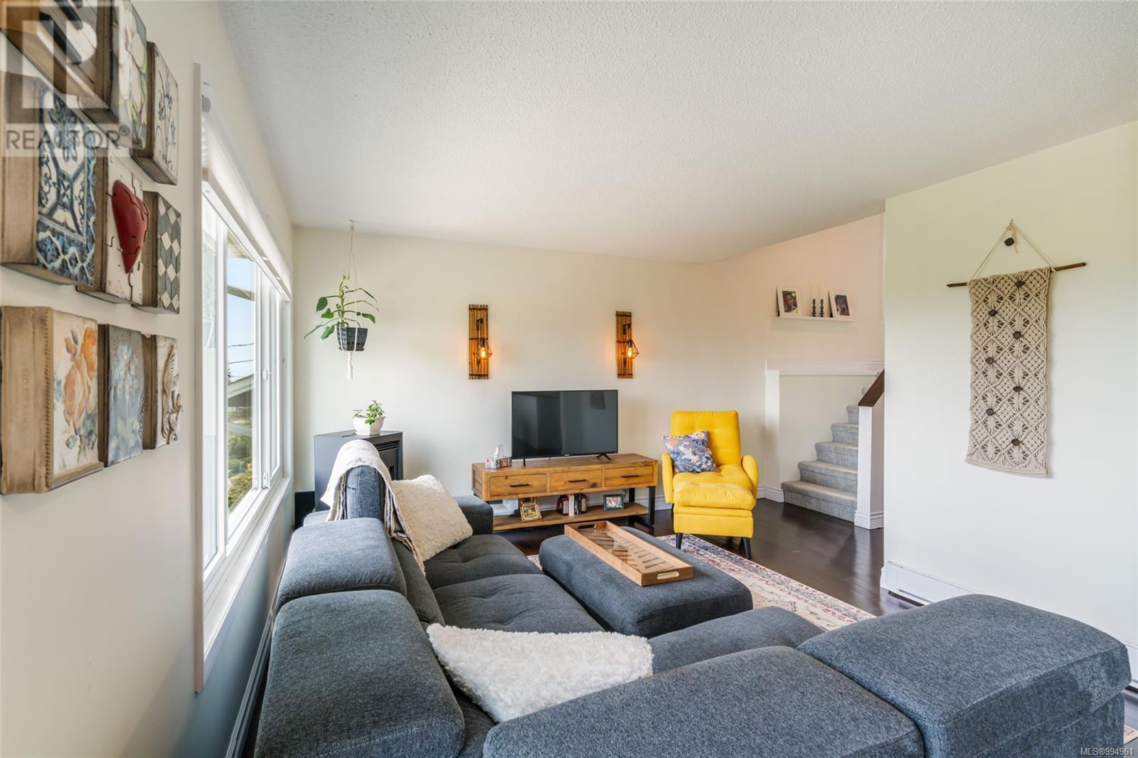 Property at 71 Riley Pl image 5