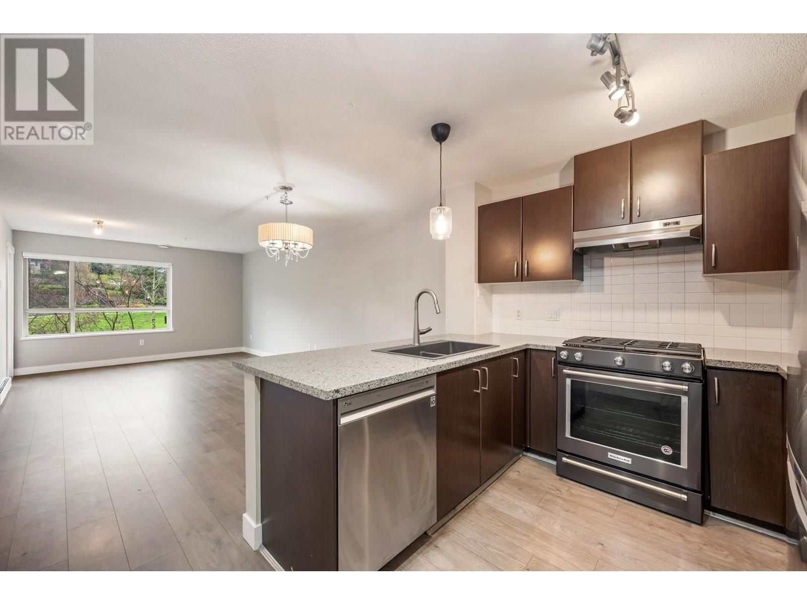 318 3110 Dayanee Springs Boulevard, Coquitlam, British Columbia  V3E 0B4 - Photo 4 - R2988278