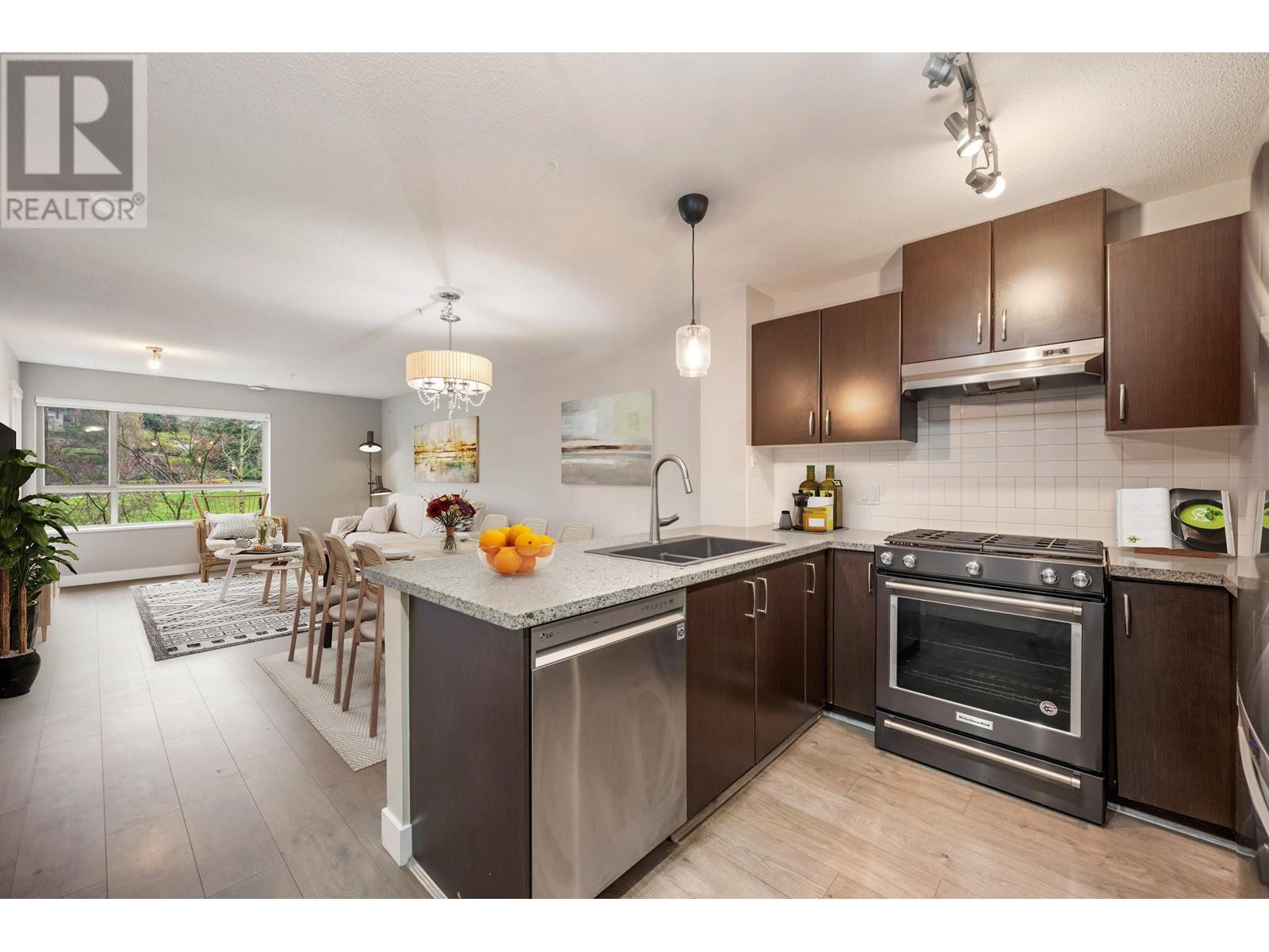 318 3110 Dayanee Springs Boulevard, Coquitlam, British Columbia  V3E 0B4 - Photo 3 - R2988278