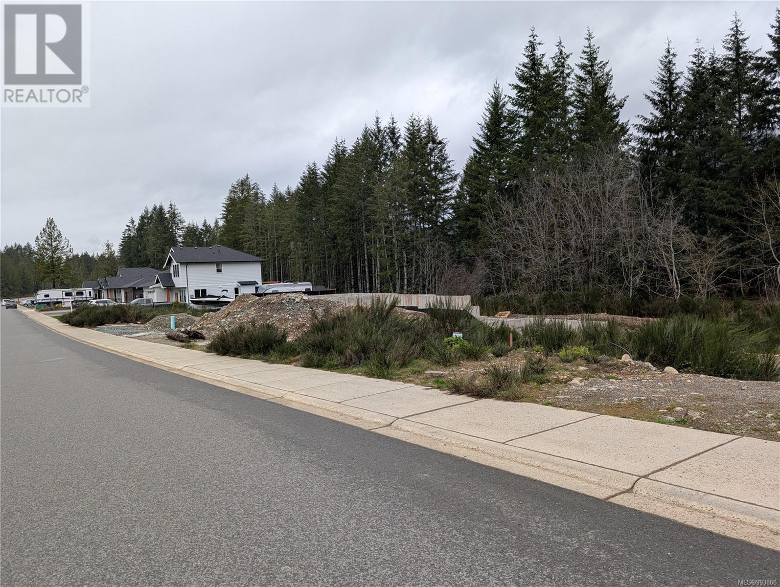 Property at 149 Edgewood Dr image 4