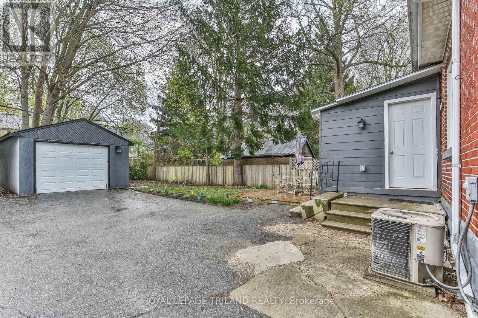 812 Adelaide Street N, London East, Ontario  N5Y 2L9 - Photo 31 - X12066523