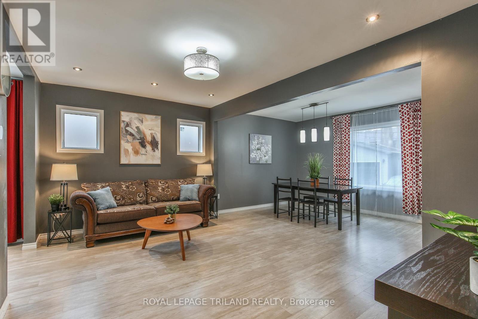 Property at 812 ADELAIDE STREET N image 5