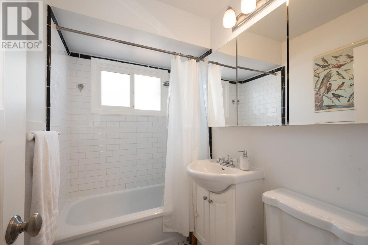 4317 Dundas Street, Burnaby, British Columbia  V5C 1B4 - Photo 11 - R2986650
