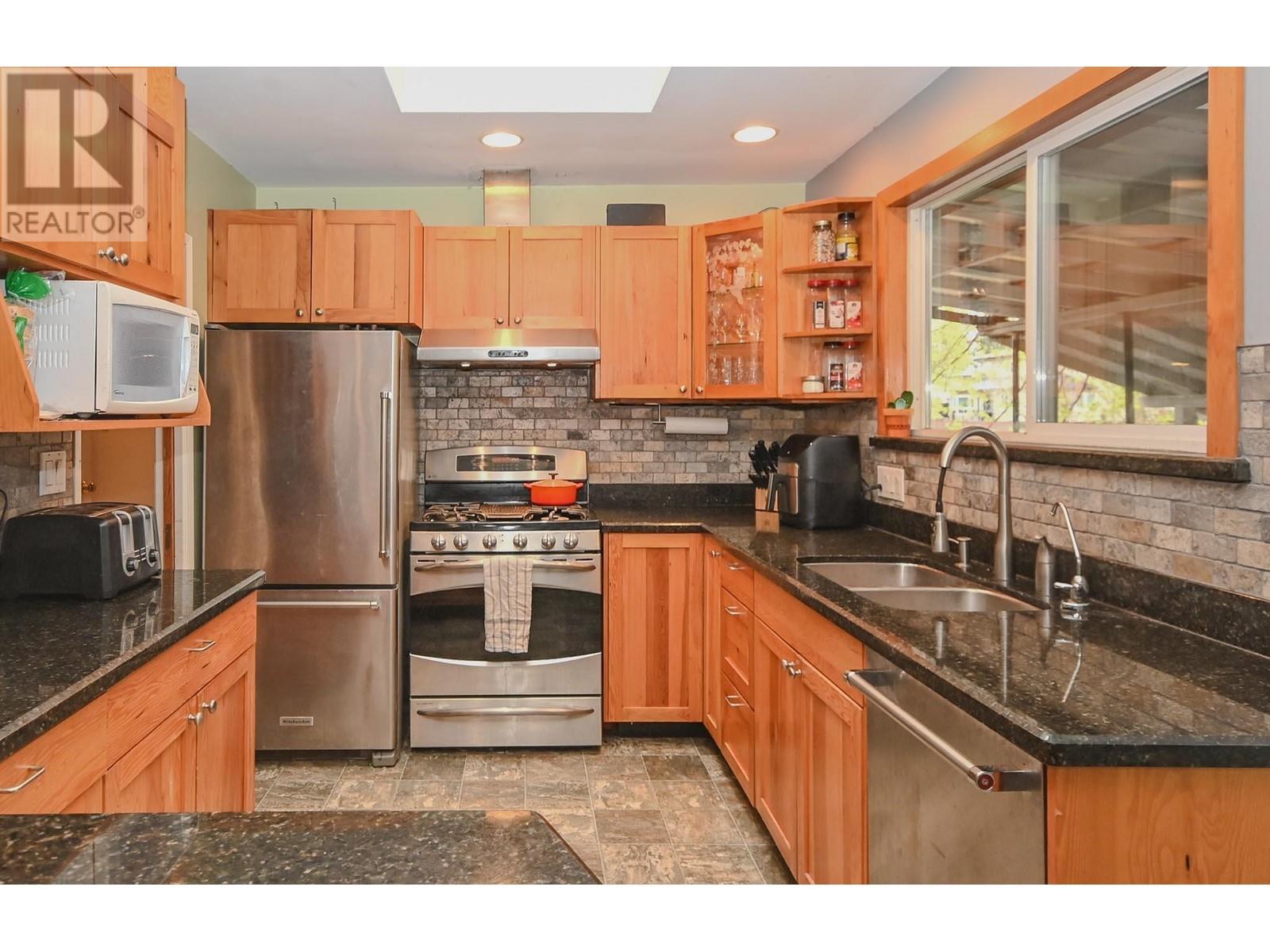3661 Vincent Street, Port Coquitlam, British Columbia  V3B 3T8 - Photo 4 - R2988962