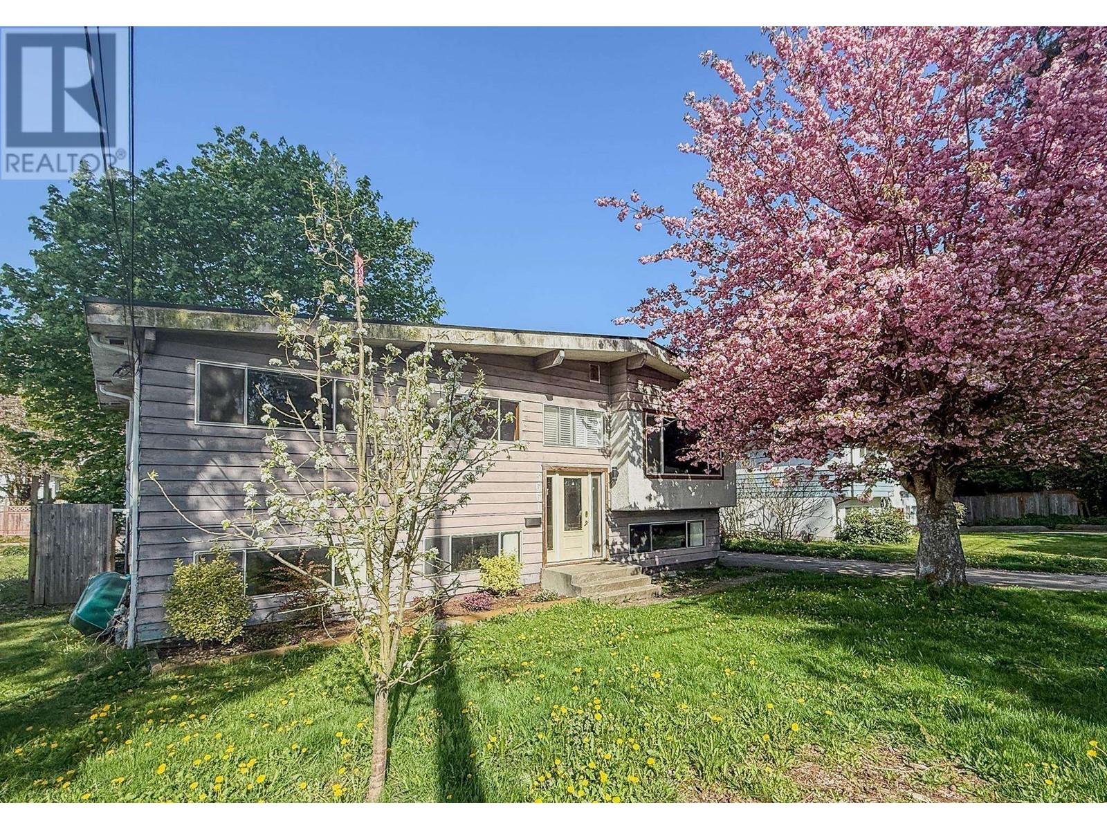 3661 VINCENT STREET, port coquitlam, British Columbia