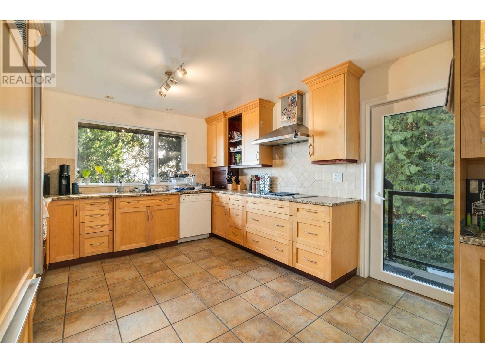Property at 5189 MADEIRA COURT image 4