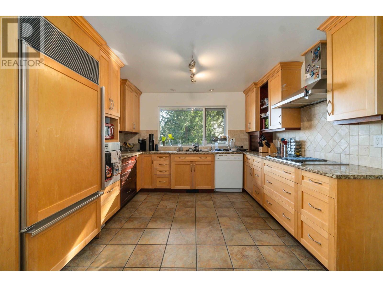 Property at 5189 MADEIRA COURT image 5