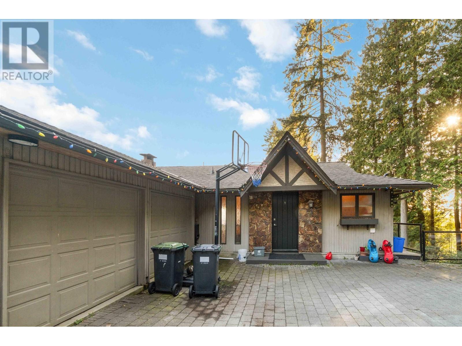 Property at 5189 MADEIRA COURT image 2