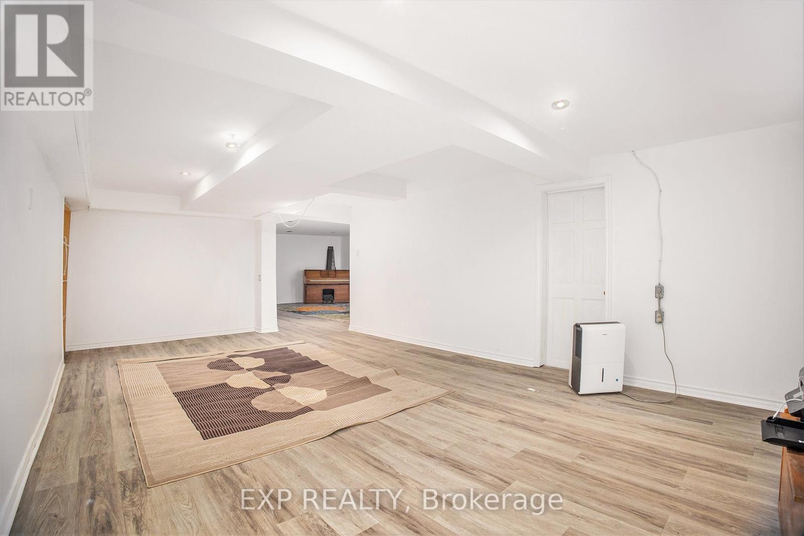 8411 Russell Road, Ottawa, Ontario  K4B 0J7 - Photo 24 - X12075637