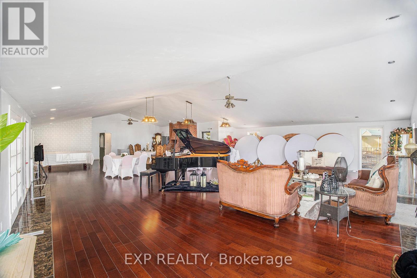 8411 Russell Road, Ottawa, Ontario  K4B 0J7 - Photo 4 - X12075637