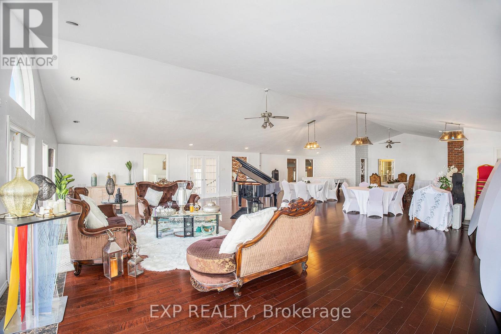 8411 Russell Road, Ottawa, Ontario  K4B 0J7 - Photo 5 - X12075637