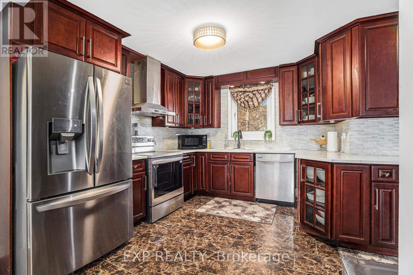 8411 Russell Road, Ottawa, Ontario  K4B 0J7 - Photo 8 - X12075637