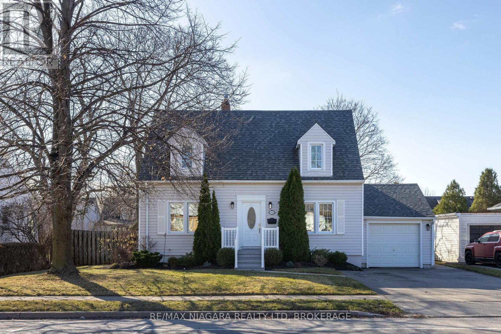 368 Linwell Road, St. Catharines, Ontario  L2M 2P2 - Photo 1 - X12075657