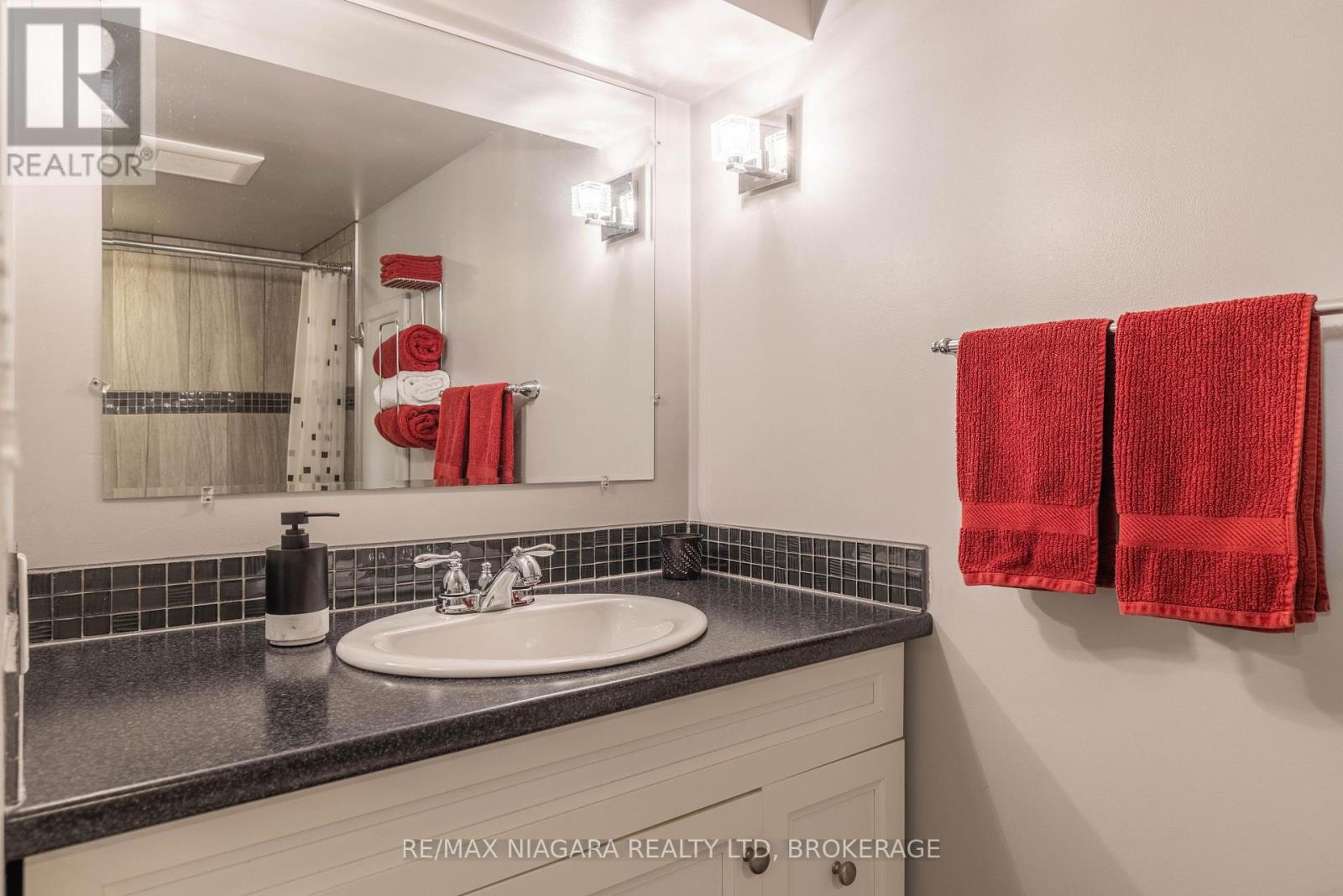 368 Linwell Road, St. Catharines, Ontario  L2M 2P2 - Photo 24 - X12075657
