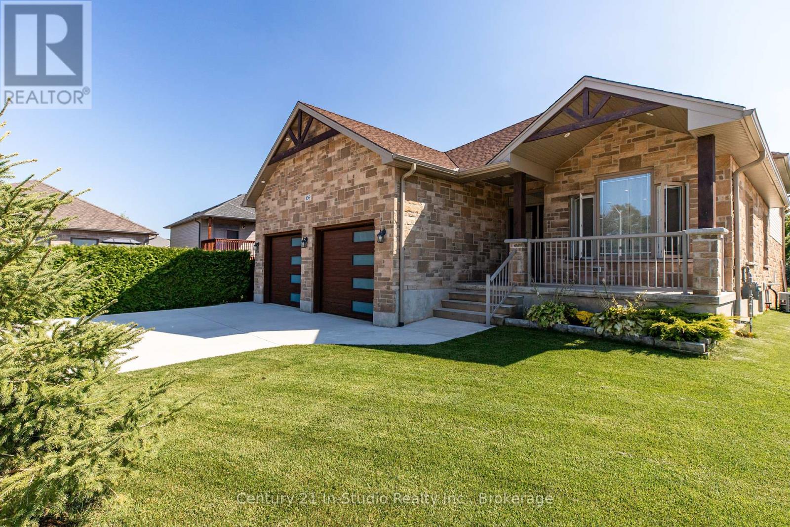 439 Ridge Street, Saugeen Shores, Ontario  N0H 2C1 - Photo 2 - X12075667