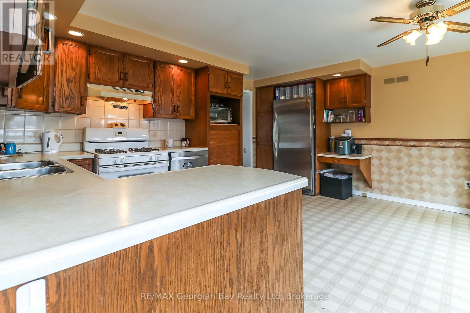 117 Bay Street, Tay, Ontario  L0K 2A0 - Photo 17 - S12075225