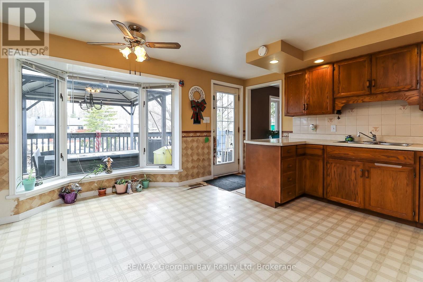 117 Bay Street, Tay, Ontario  L0K 2A0 - Photo 18 - S12075225