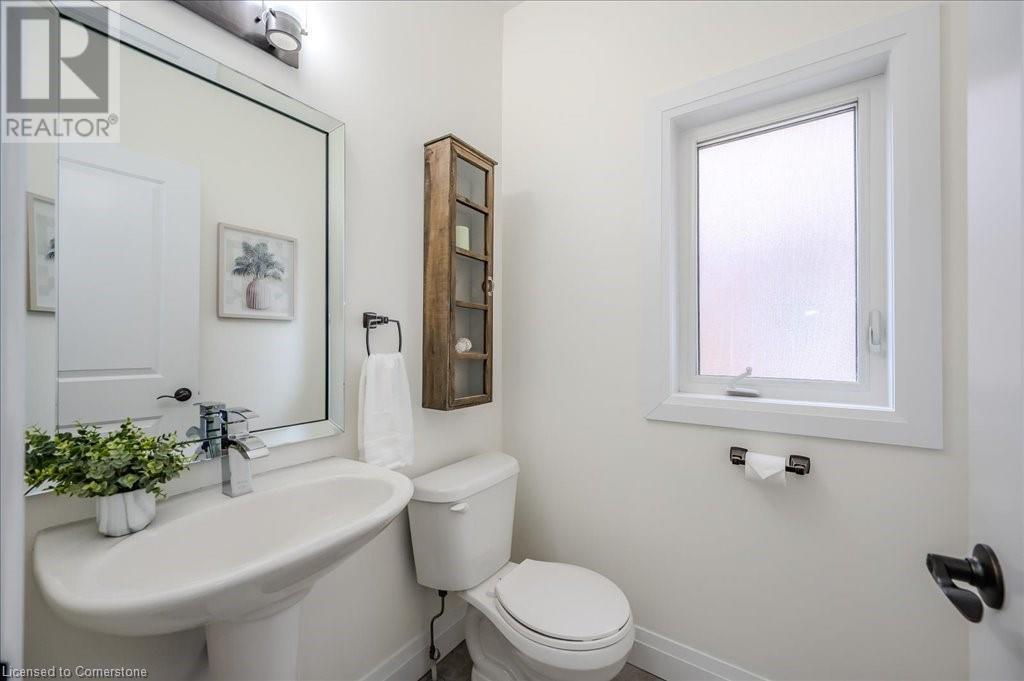 Property at 504 NETHERWOOD Crescent image 4