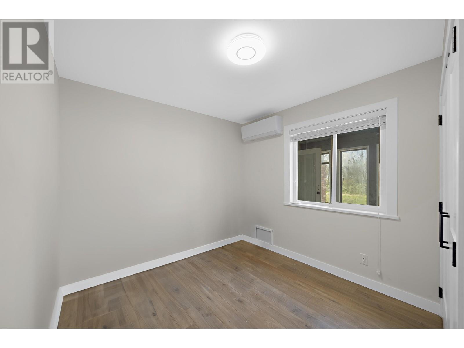 6118 12th Avenue, Burnaby, British Columbia  V3N 2J1 - Photo 11 - R2988915