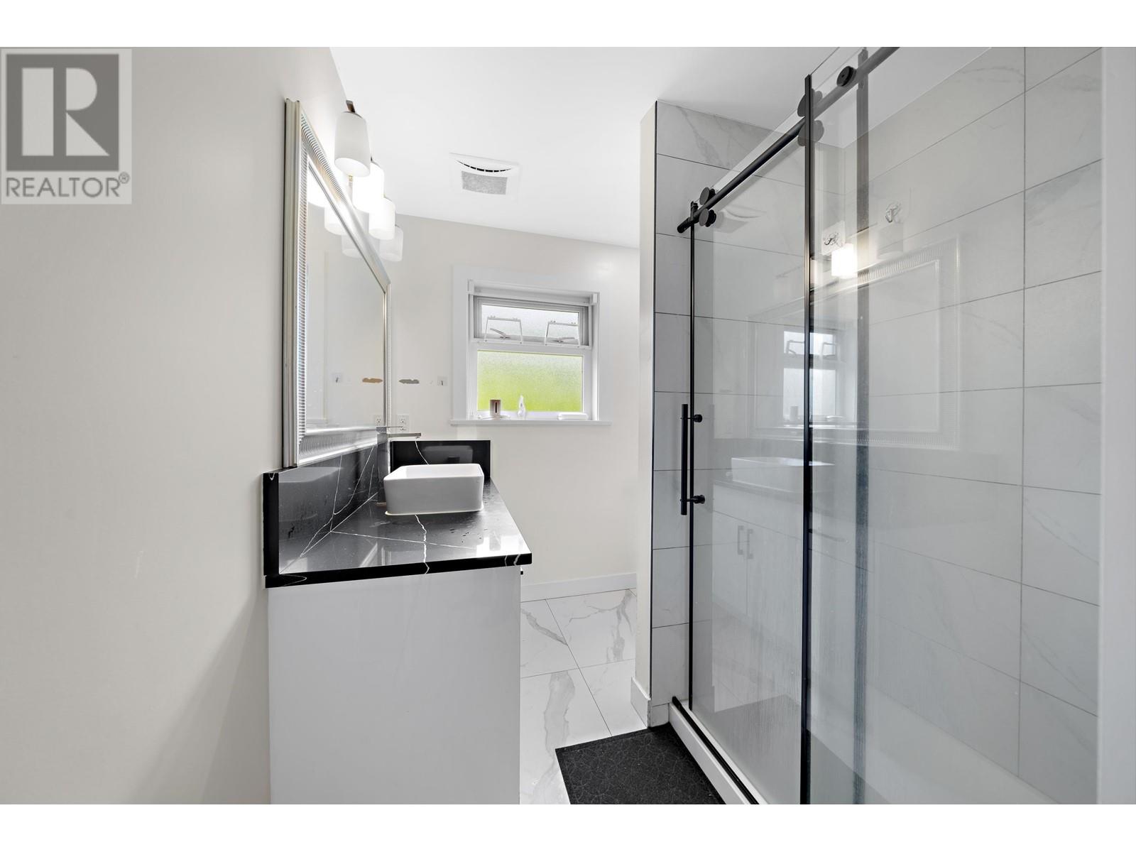 6118 12th Avenue, Burnaby, British Columbia  V3N 2J1 - Photo 13 - R2988915