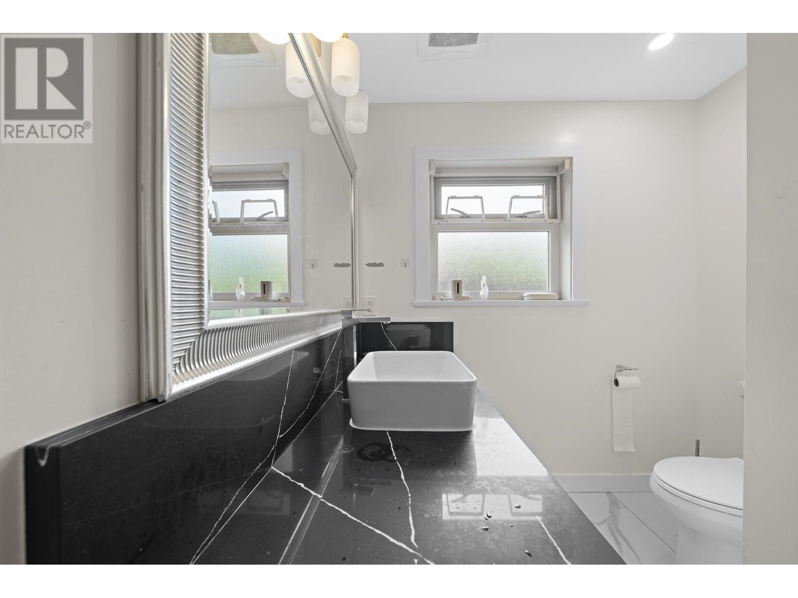 6118 12th Avenue, Burnaby, British Columbia  V3N 2J1 - Photo 12 - R2988915