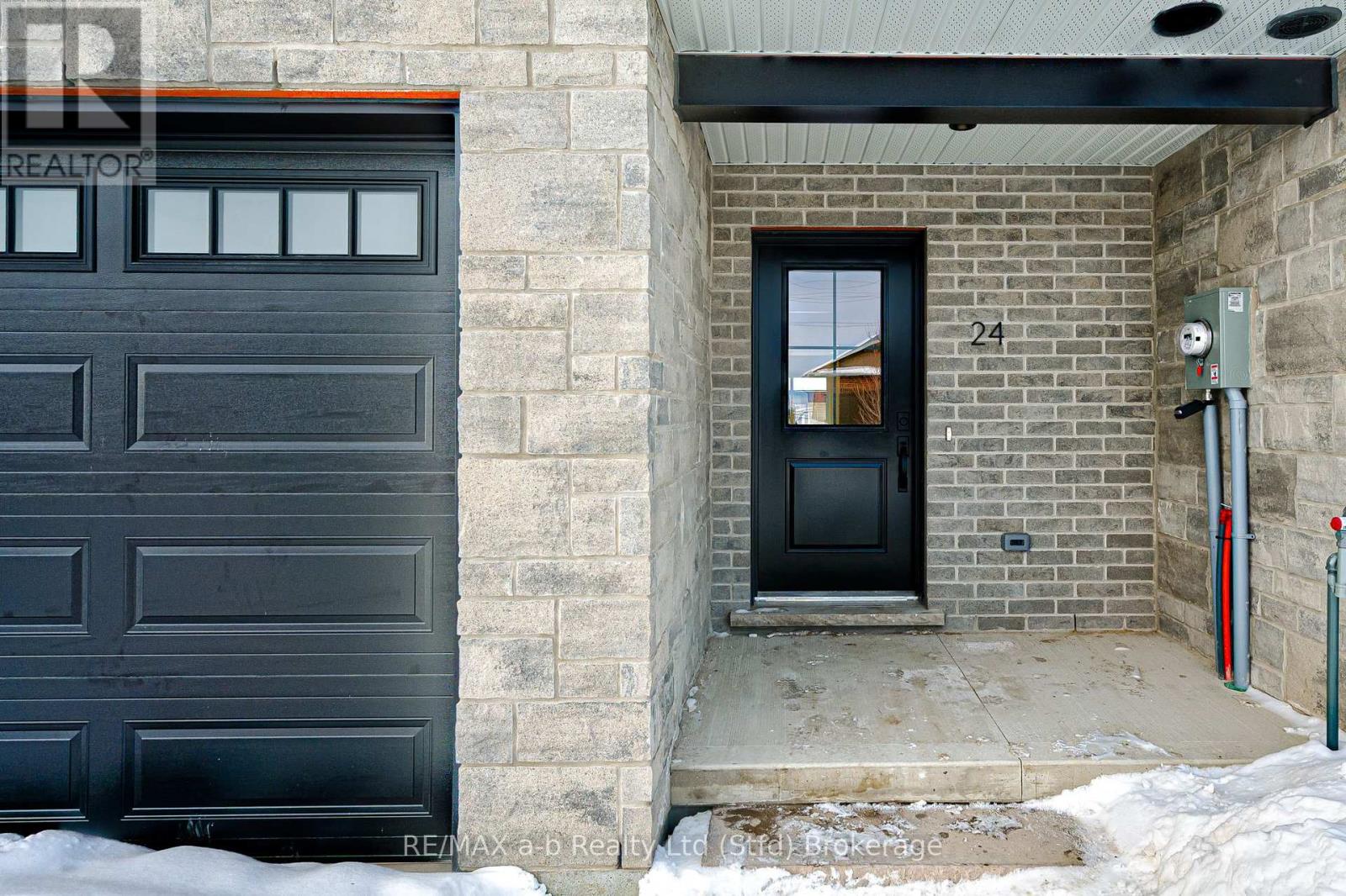 16 Linda Drive, Huron East, Ontario  N0K 1W0 - Photo 2 - X11880246
