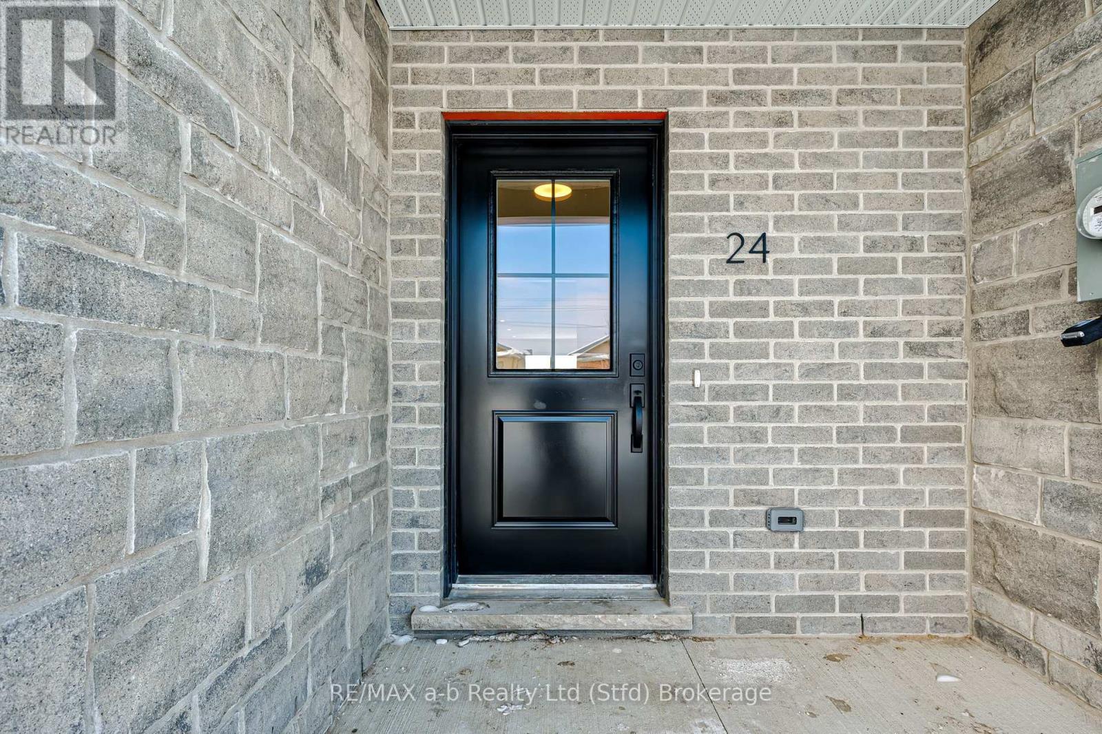 16 Linda Drive, Huron East, Ontario  N0K 1W0 - Photo 3 - X11880246