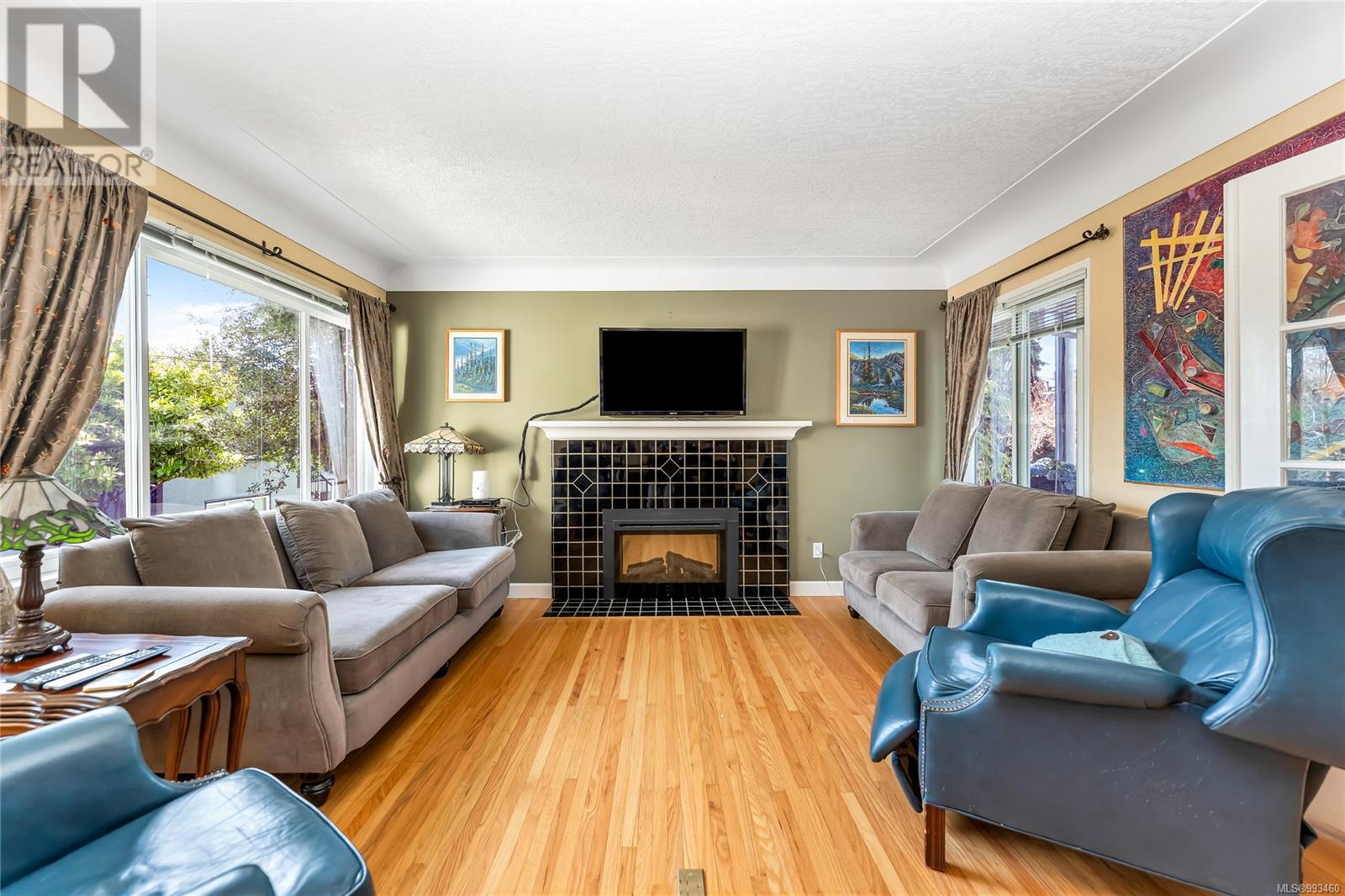 1456 Thurlow Rd, Victoria real estate listing 993460 for sale