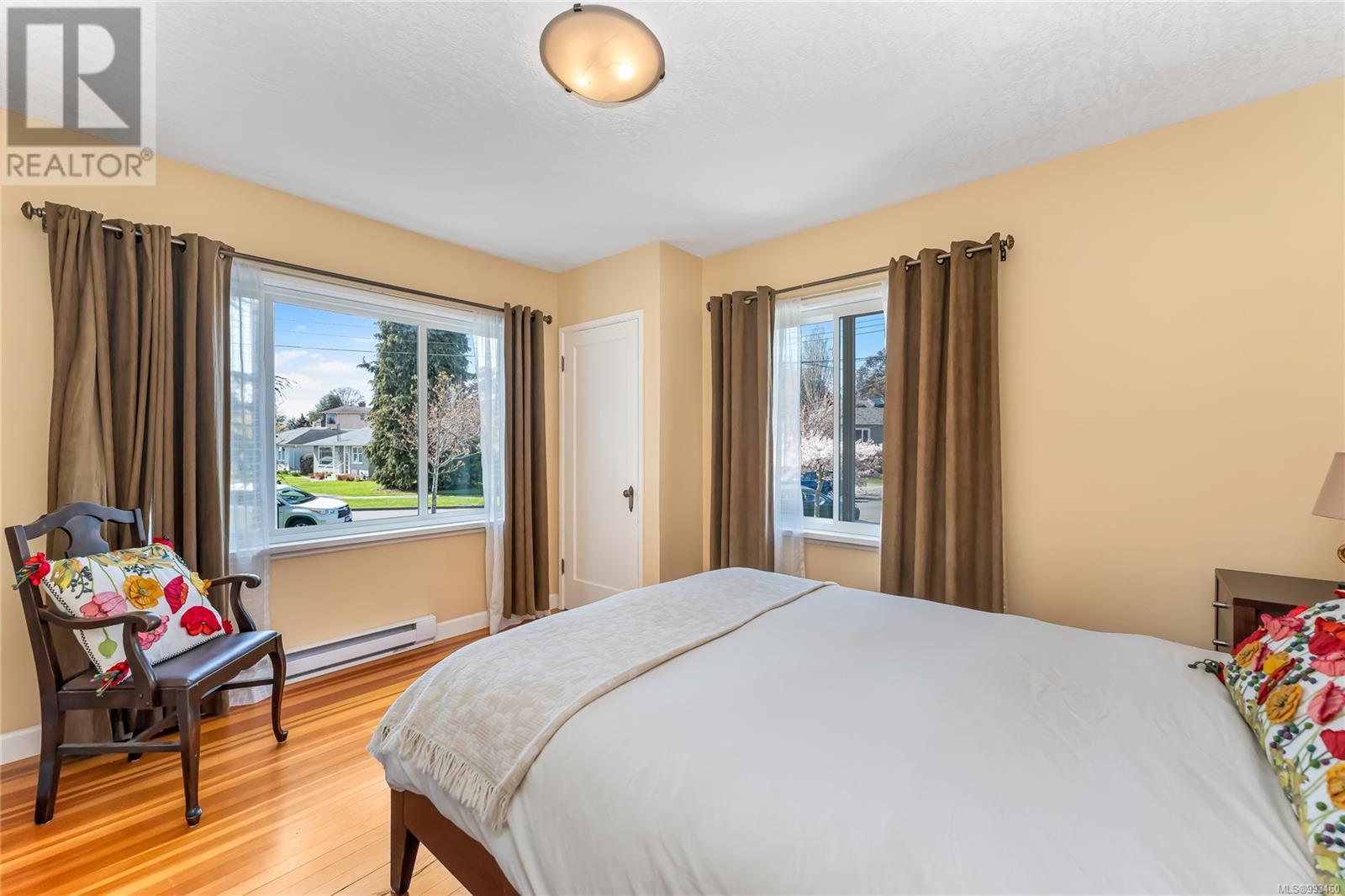 1456 Thurlow Rd, Victoria real estate listing 993460 for sale