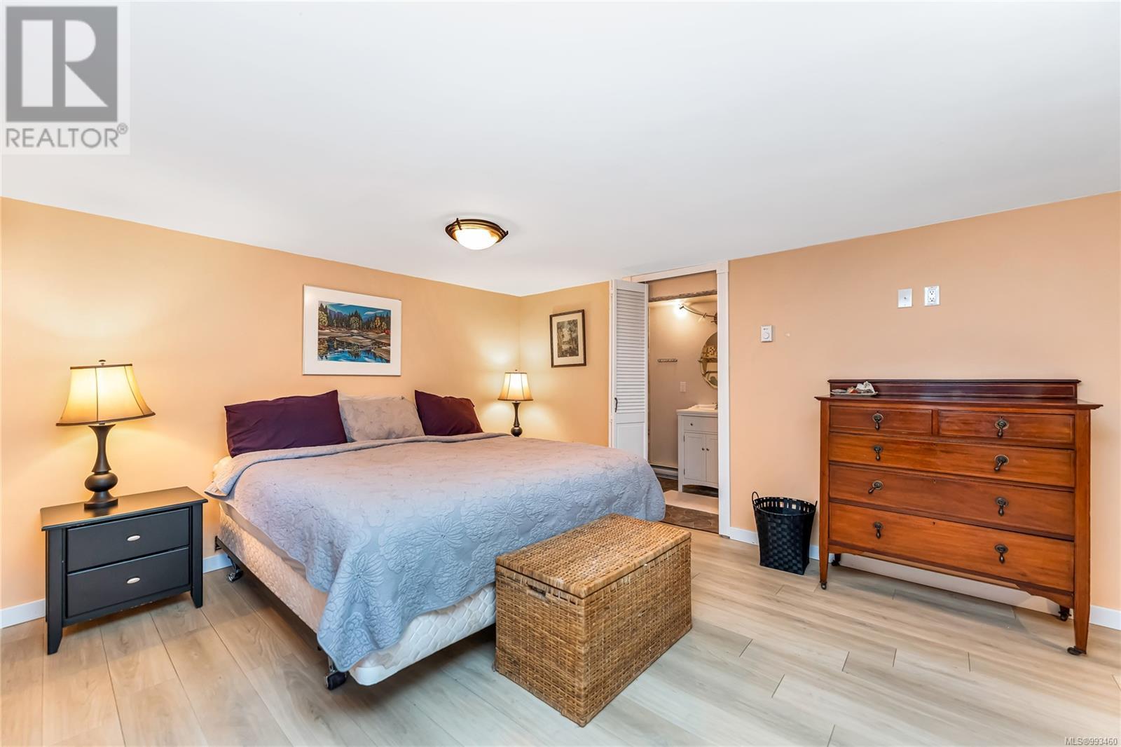 1456 Thurlow Rd, Victoria real estate listing 993460 for sale