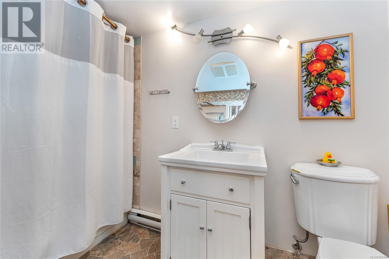 1456 Thurlow Rd, Victoria real estate listing 993460 for sale