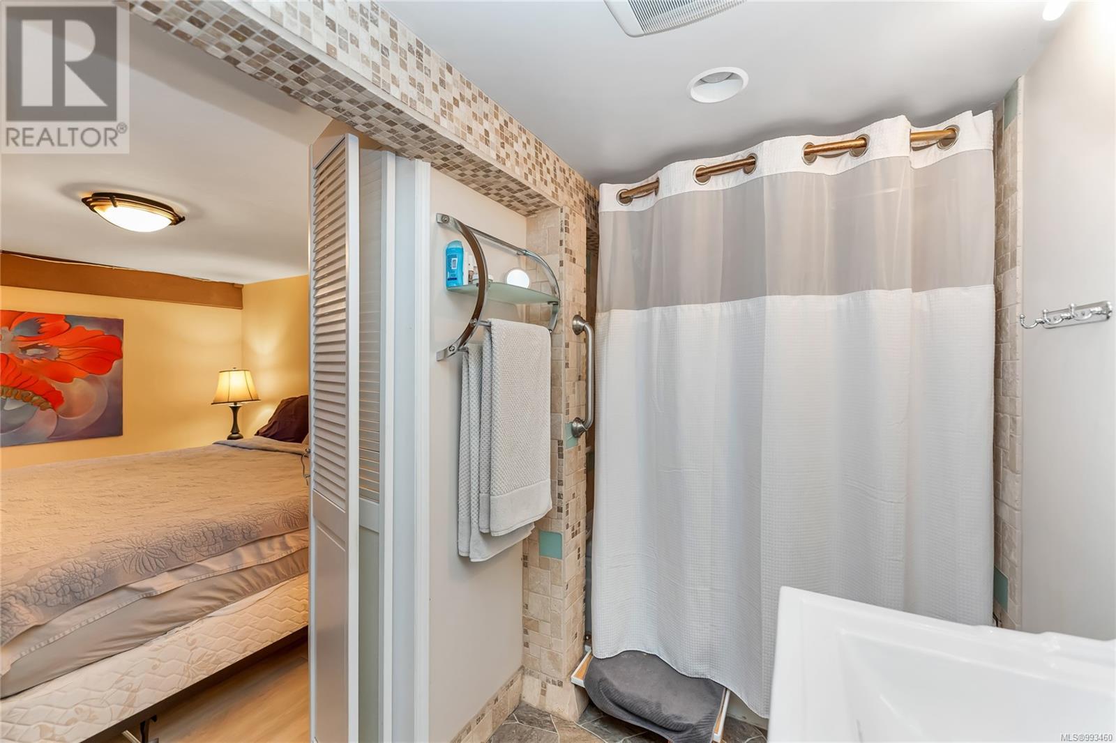 1456 Thurlow Rd, Victoria real estate listing 993460 for sale