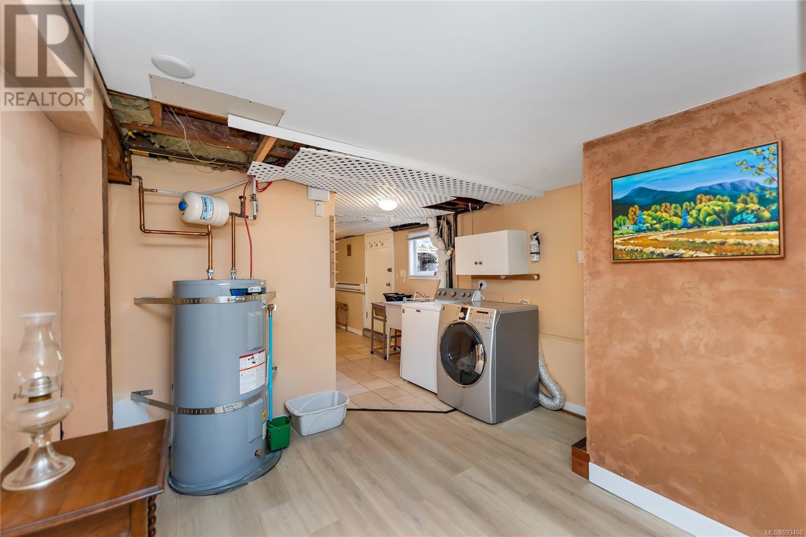 1456 Thurlow Rd, Victoria real estate listing 993460 for sale