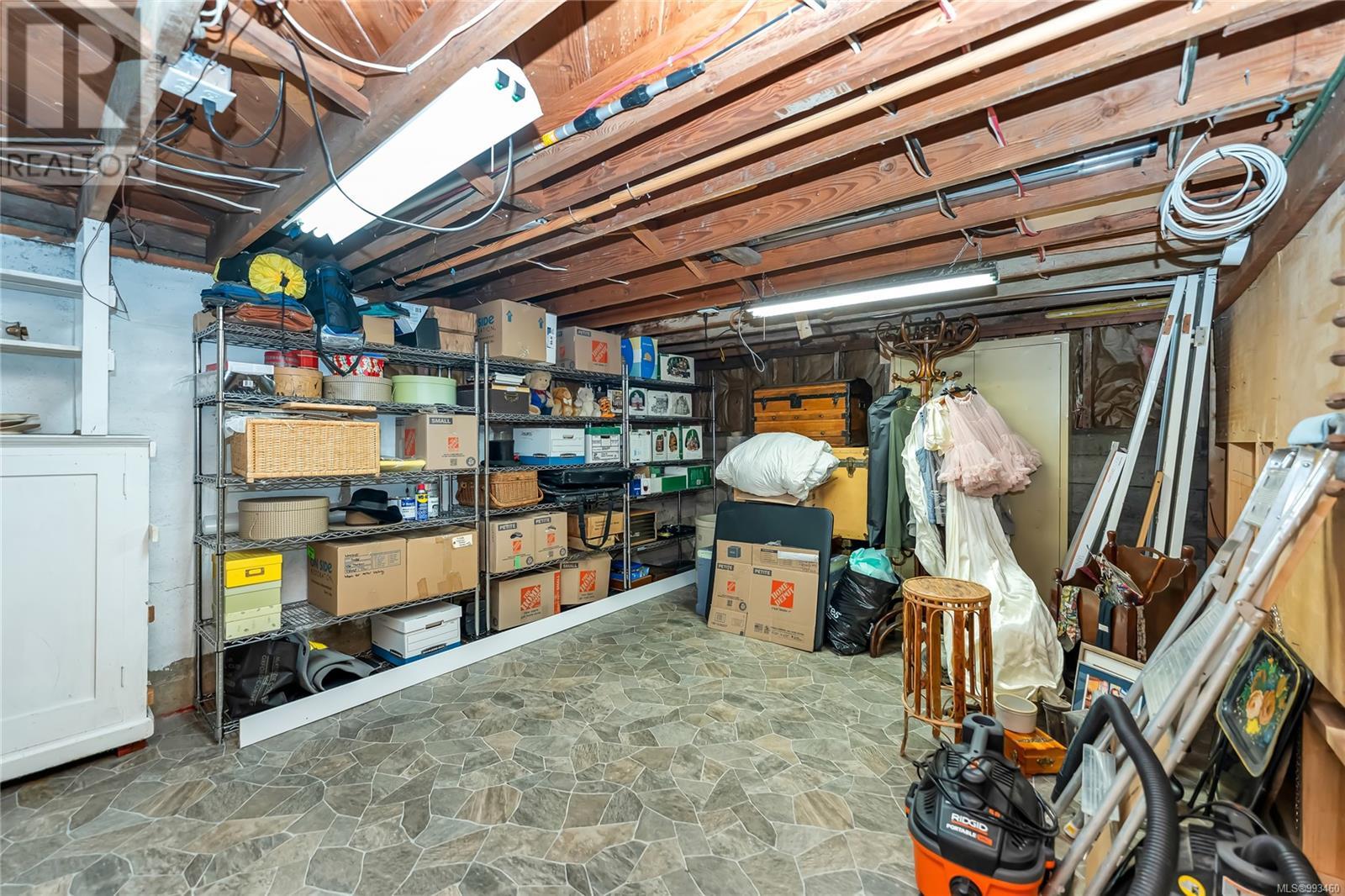 1456 Thurlow Rd, Victoria real estate listing 993460 for sale