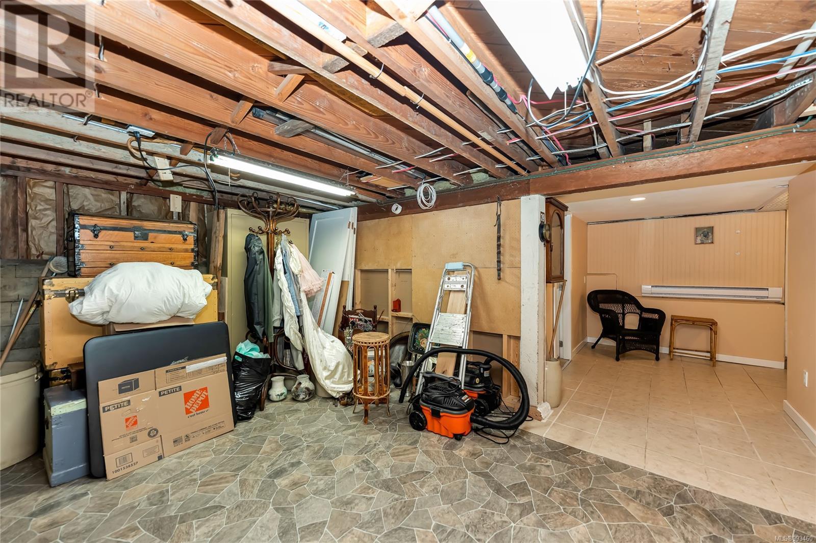 1456 Thurlow Rd, Victoria real estate listing 993460 for sale