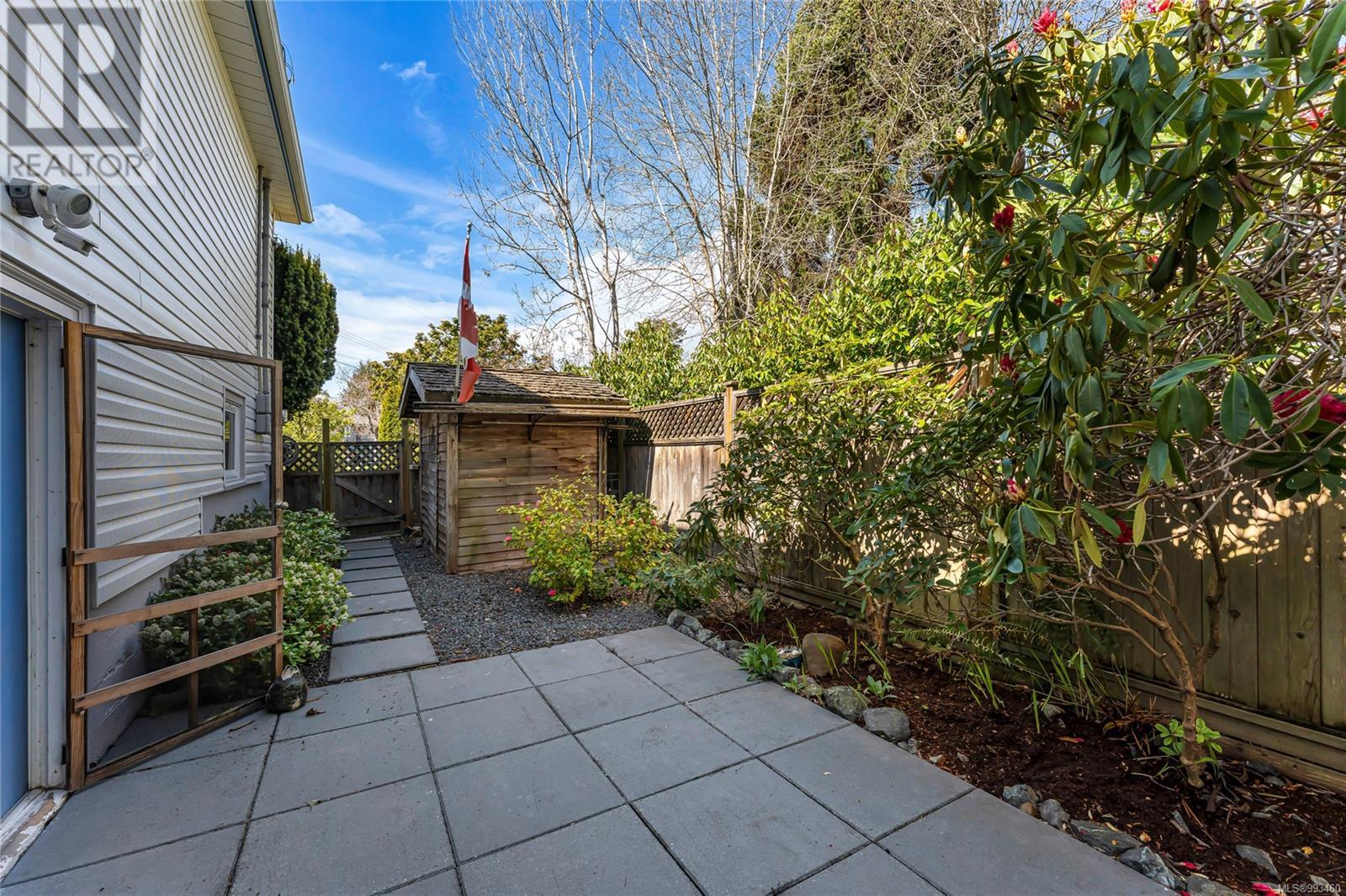 1456 Thurlow Rd, Victoria real estate listing 993460 for sale