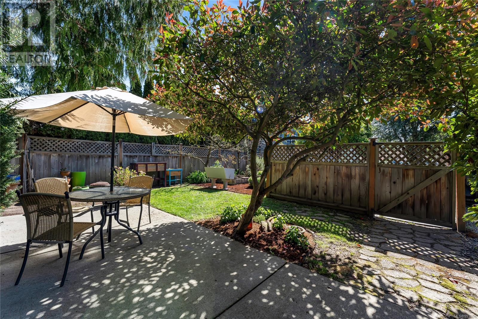 Property at 1456 Thurlow Rd image 5