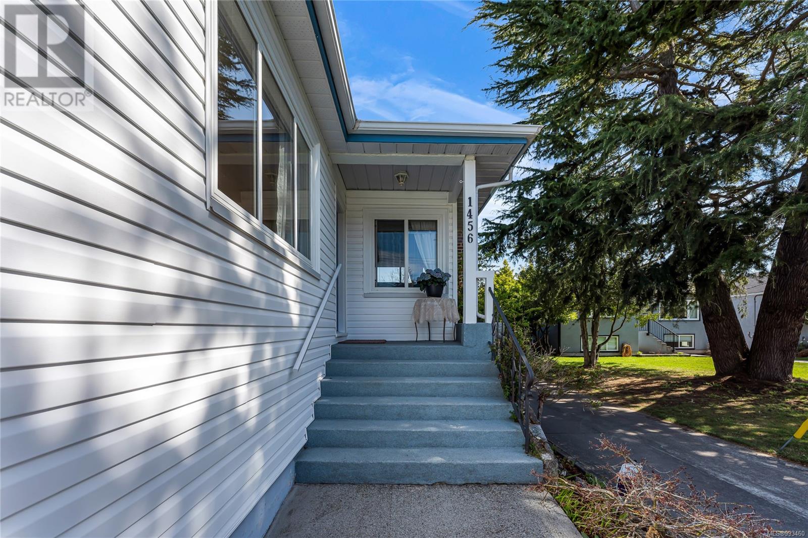 1456 Thurlow Rd, Victoria real estate listing 993460 for sale
