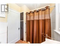 1456 Thurlow Rd, Victoria property photo listing 993460 for sale