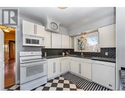 1456 Thurlow Rd, Victoria property photo listing 993460 for sale