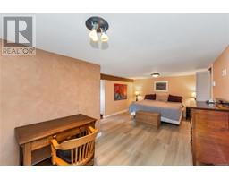 1456 Thurlow Rd, Victoria property photo listing 993460 for sale