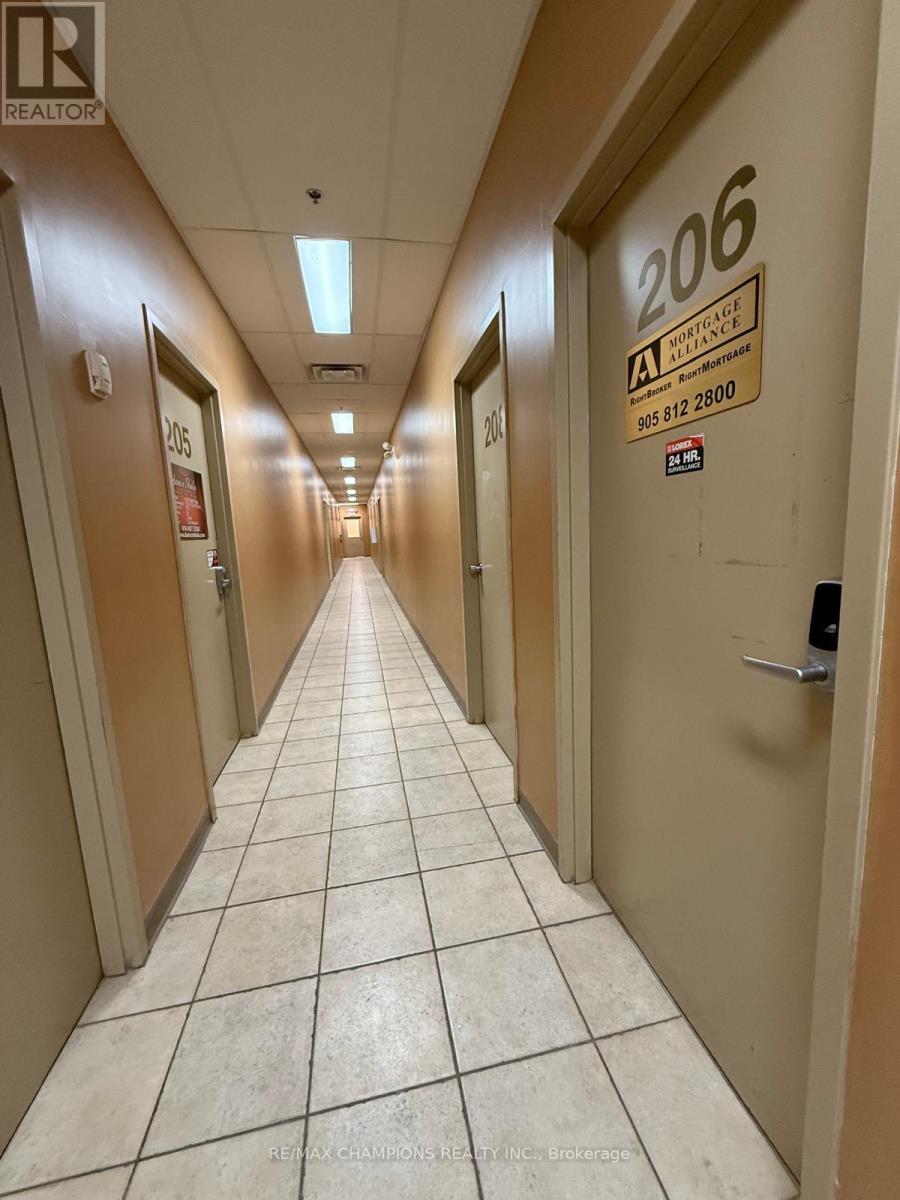 206 - 808 Britannia Road W, Mississauga (East Credit), Ontario  L5V 0A7 - Photo 5 - W12075649