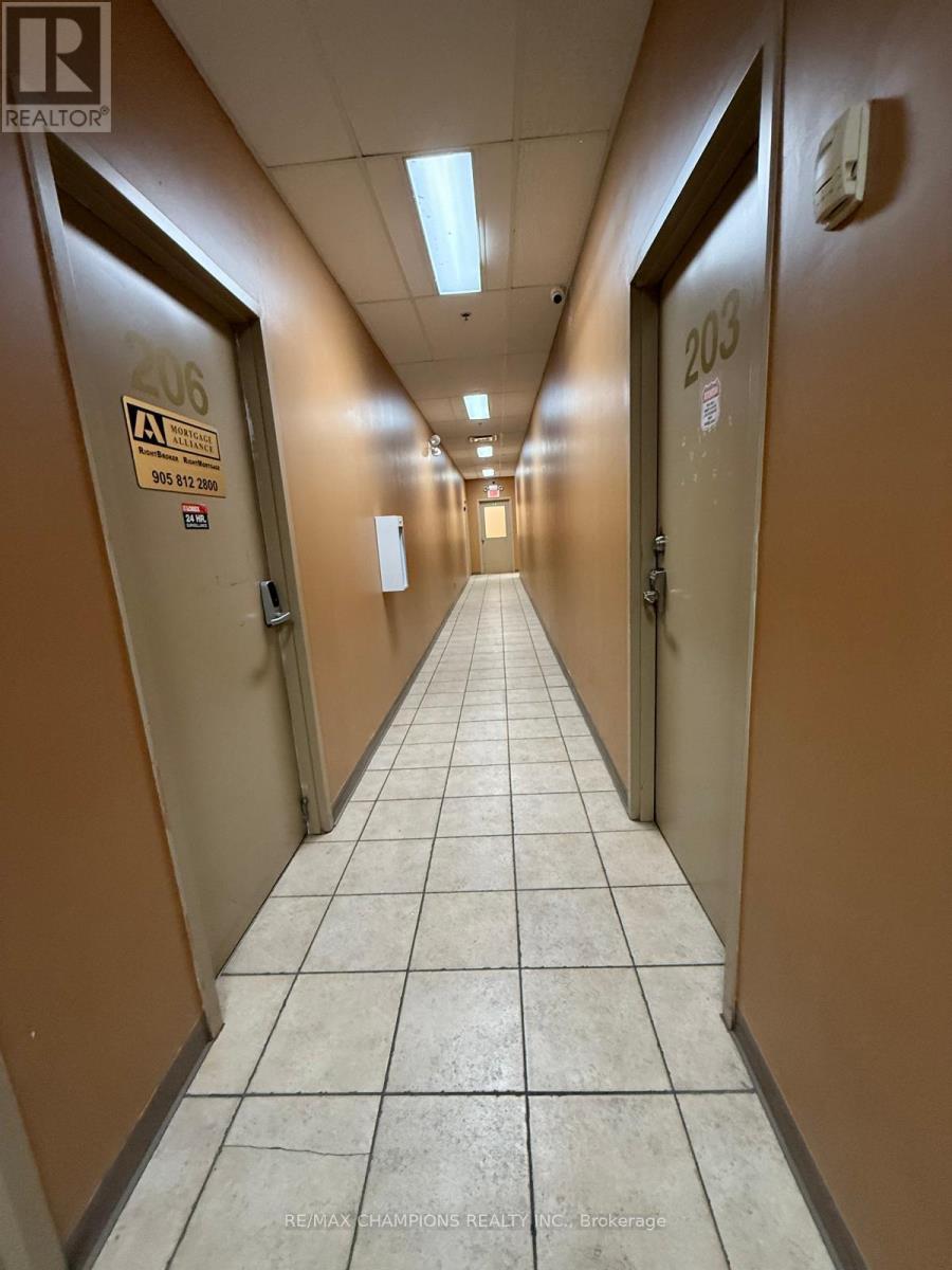 206 - 808 Britannia Road W, Mississauga (East Credit), Ontario  L5V 0A7 - Photo 6 - W12075649